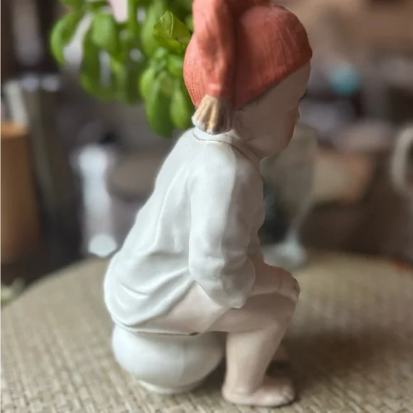 Bisque ( possibly a Gerber Heubach repro) boy on potty - Picture 2 of 5